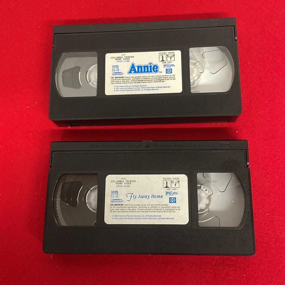 Columbia Tristar  VHS Tape lot of 2 - Annie - Fly Away Home - Picture 5 of 5